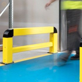 Integra una barra horizontal de refuerzo (según versión)