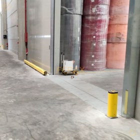 Protege pasillos, paredes, puertas, maquinaria y demás infraestructura de la nave