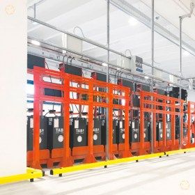 Actúa como tope de rueda, resistiendo además choques laterales o traseros