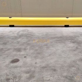 Superficie arrugada que sujeta las horquillas de carretillas evitando que deslicen